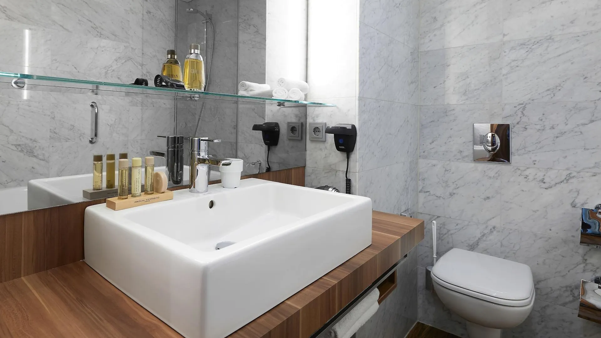 Living Hotel Duesseldorf 4*, Dusseldorf